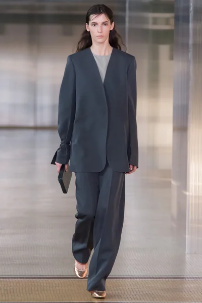 Look 15
